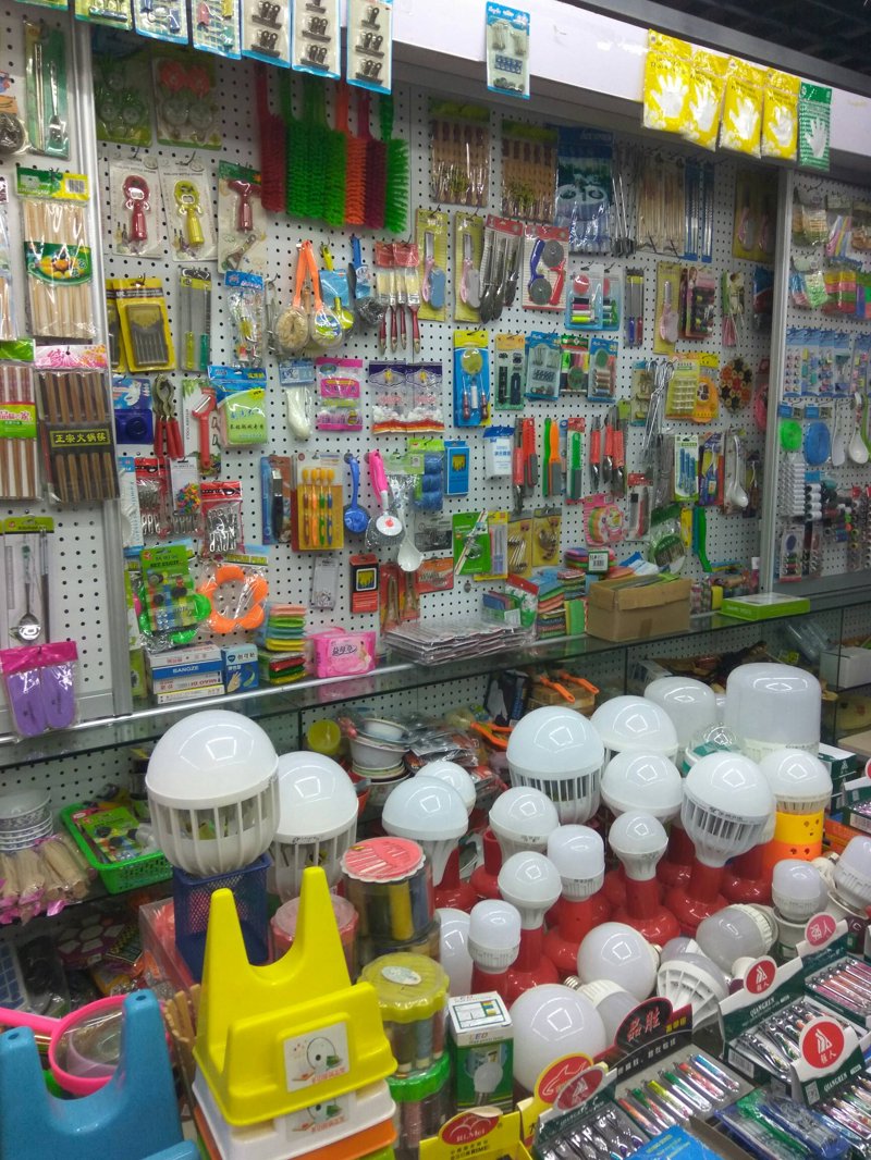 海口市可奋景百货店的小伙伴可能正在为寻找附近的海口百货批发市场而烦恼吧!今天就让我们来一起探讨一下这个问题,帮助大家找到合适的市场。